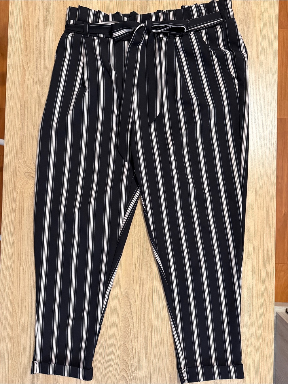 Rue21 Black and White Vertical Stripe pants
